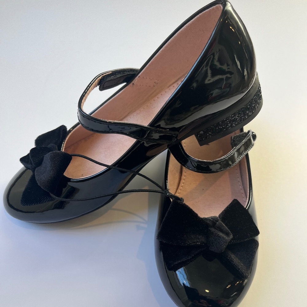 NWT! Girls Nordstrom Black Patent Shoes w/ Velvet bow!
